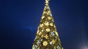 В Симферополе Новогодний Главная Новогодняя ёлка илл