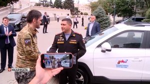 Ветерану СВО Гаджимураду Казанбиеву вручили ключи от нового «Москвича»