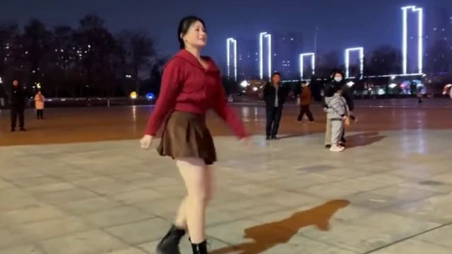 Цин Цин прекрасна в танце