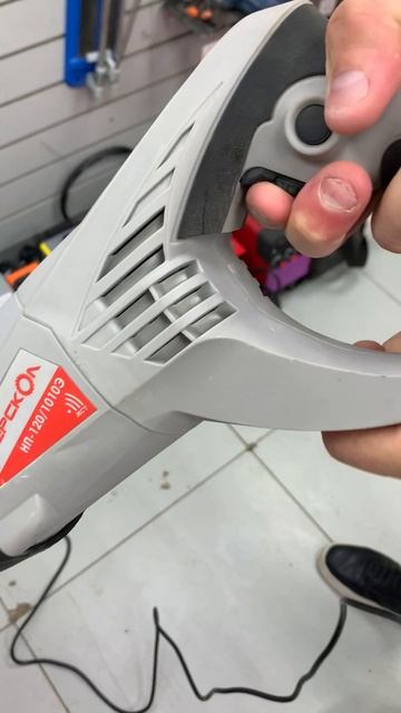 Пила сабельная Интерскол НП-120/1010Э смотреть онлайн