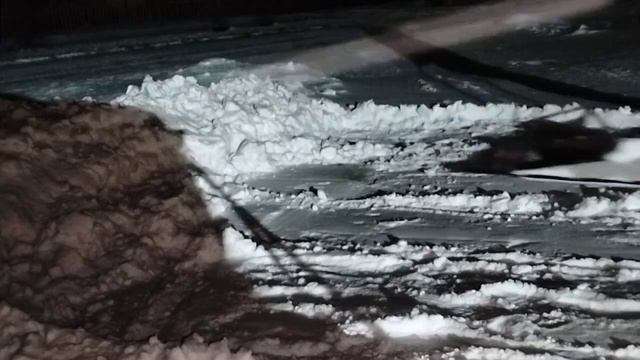 Простой, надёжный скребок для уборки снега. смотреть онлайн