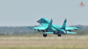 ✈️ Экипаж Су-34 ударил по бронированной автомобильной технике и пункту временной дислокации подра...