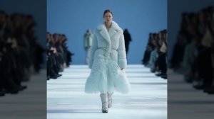 Истинная сила в том, даже падения учат нас вставать сильнее, и продолжай идти вперёд..