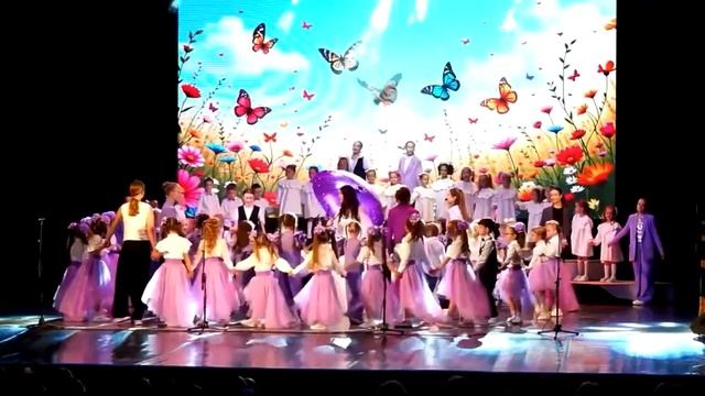 «Маленькая страна» Юлия Ожегова руководитель Школы «Артист» и Театра-студии «АМТ», и младший состав смотреть онлайн