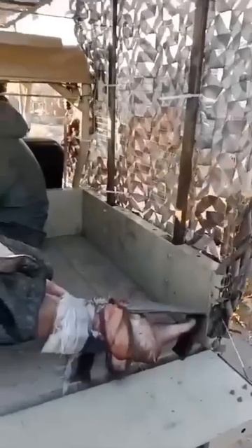 СВО Эвакуация раненого. Взгляд полный надежды и облегчения смотреть онлайн