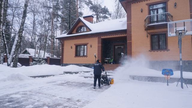 Универсальная подметальная машина - снегоуборщик #huter смотреть онлайн