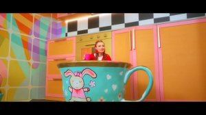 Елизавета Долженкова – Косы. Премьера клипа 12.09.25.