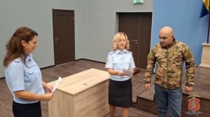 Красноярские полицейские вручили паспорт участнику СВО, уроженцу Азербайджана