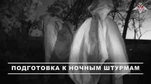 🪖 Штурмовики группировки войск «Восток» в защитных пончо, маскируясь от БПЛА, учатся скрытно пер...