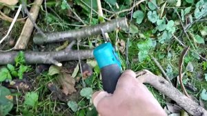 Аккумуляторный секатор.