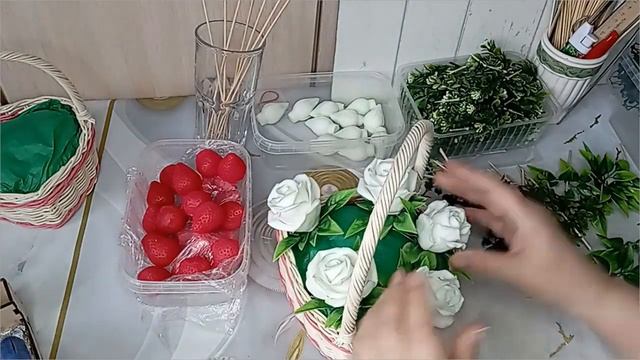 Мыло. Белые розы + клубника в корзине-сердце. смотреть онлайн