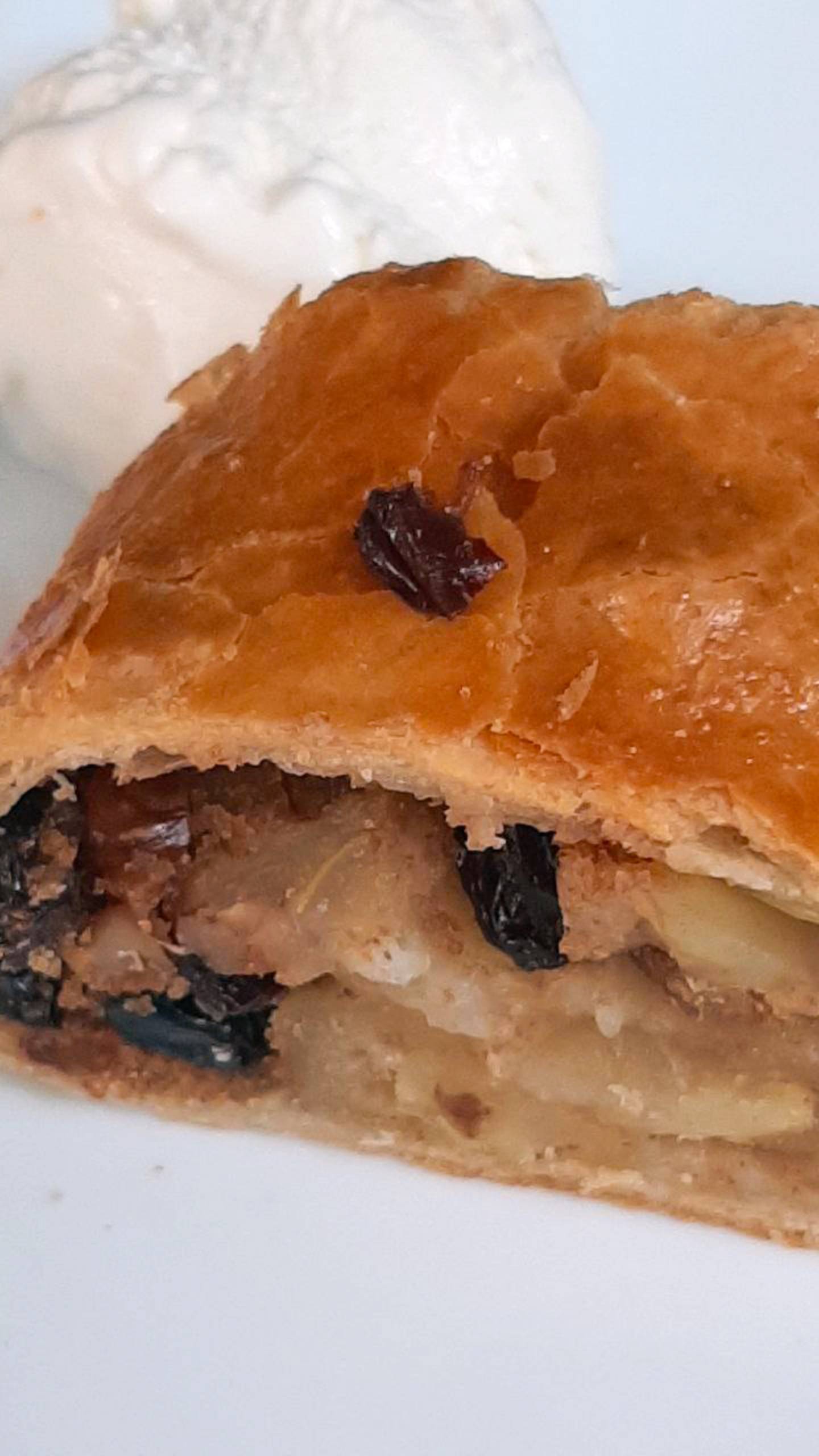 Ленивый, но очень вкусный штрудель на слоёном тесте. Дюжина рецептов с яблоками (8).