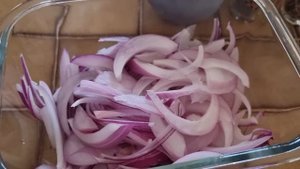 Готовим Обед в Отпуске. Маринуем Красный Лук Без Уксус