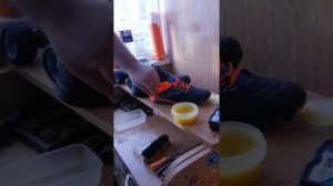 Лайфхак Крем для обуви из пчелиного воска и скипидара.