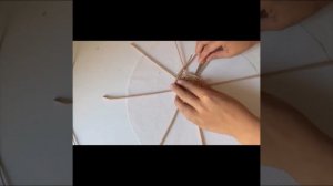 Круглое дно из газетных трубочек для начинающих.
