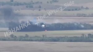 Оператор оптоволоконного дрона уничтожил всушную 122-мм САУ 2С1"Гвоздика"которая стояла у лесопосадк