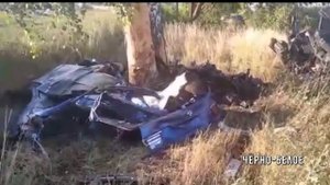 BMW X5 влетела в дерево и развалилась Дтп в Белгородской