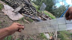 Отличное решение для забора из сетки рабицы.