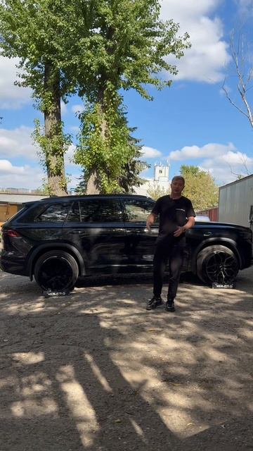 Geely Monjaro на примерке дисков в 20-ом диаметре