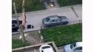 девушка и парковка