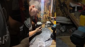 Бензиновая воздуходувка работает 10:15 минут и глохнет ?