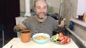 обед без Рыжули. как не повезло людям родиться там. мукбанг. обжор. еда на камеру. диета. шизофрения