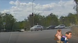 хотел про скакать на запрещающий сигнал светофора, в общем тут понятно кто конь