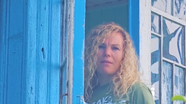 А мы живем ВОТ ТАК! Поселились в старом деревенском до? смотреть онлайн