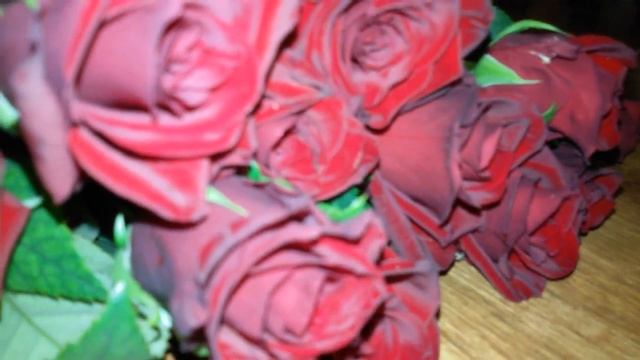 БУКЕТ С РОЗАМИ - ДОСТАВКА ЦВЕТОВ ДНЕПР - ПРЕСТИЖ РОЗЫ М? смотреть онлайн