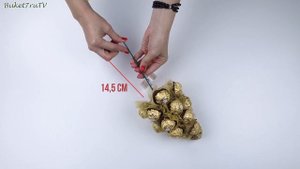 Виноград из конфет Ferrero Rocher. Сладкий подарок своими ру?