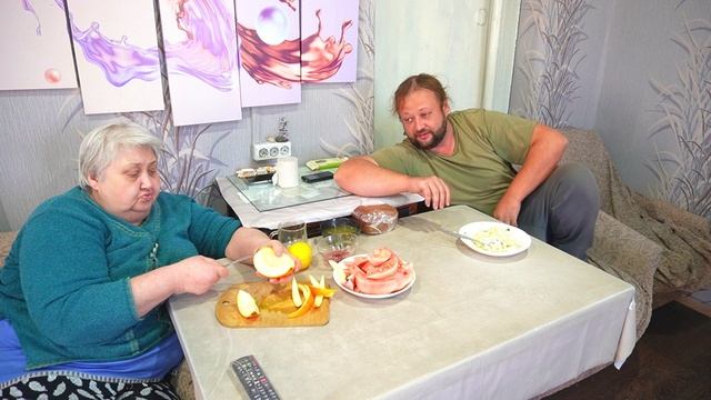 ПЕНСИОНЕРКА МАМА НЕ ДОВОЛЬНА СВОИМ УРОВНЕМ ЖИЗНИ В СЕМЬЕ СПОР С СЫНОМ О ОВОЩАХ ЗАВАЛИЛ МАМУ СВЕКЛОЙ