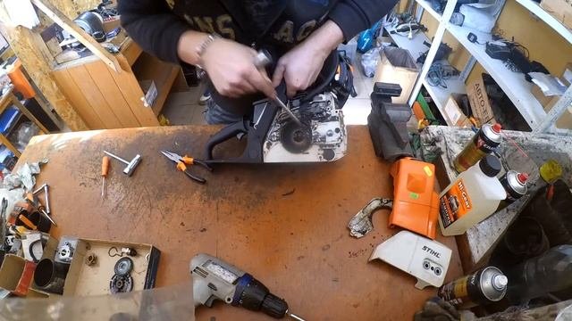STIHL MS 180 / ШТИЛЬ Бензопила на тормозе / STIHL MS 180 Chainsaw On The Bra