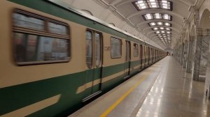 перегонка зелёного метропоезда "Юбилейного", на станц?