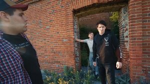 МАНЬЯК С БЕНЗОПИЛОЙ ЗАГНАЛ НАС В ЛОВУШКУ. МЫ ЗАСТРЯЛИ ?