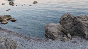 Море в зелёной бухте Фороса. Июль 2025