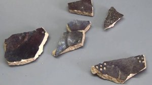 Кашинная чаша лилового цвета