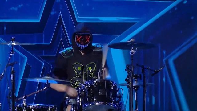 Любителей ягод приглашают на Фестиваль клубники и мед смотреть онлайн