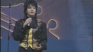 «СКАЖИ МНЕ, ВИШНЯ». Исполняет Филипп Киркоров (муз. Е.М?