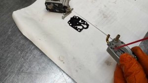 Не заводится мотокоса? Вытекает бензин через воздушны