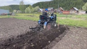 На что способен самодельный минитрактор КтЗ? Посадка ?