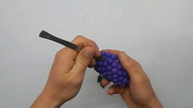 Кисть винограда из пластилина