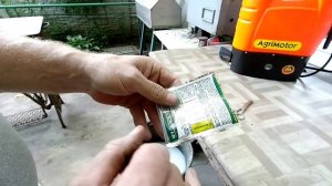 Внекорневая подкормка винограда с профилактикой.