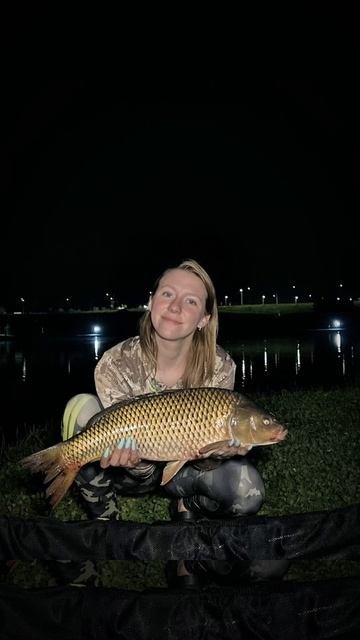 А что по-твоему подходит этой девушке ?