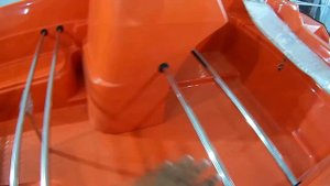 Ярко-солнечный «Кайман 36s» с большой консолью и дивано