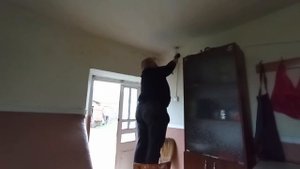 ЖИВУ ОДНА В ДЕРЕВНЕ / ЗАНИМАЕМСЯ С КОЛЕЙ ПРОВОДКОЙ..