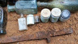 Банки из под мазей с царским орлом.