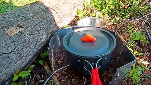 Обед в лесу. Спилил дерево для тарелки (шутка) смотреть онлайн