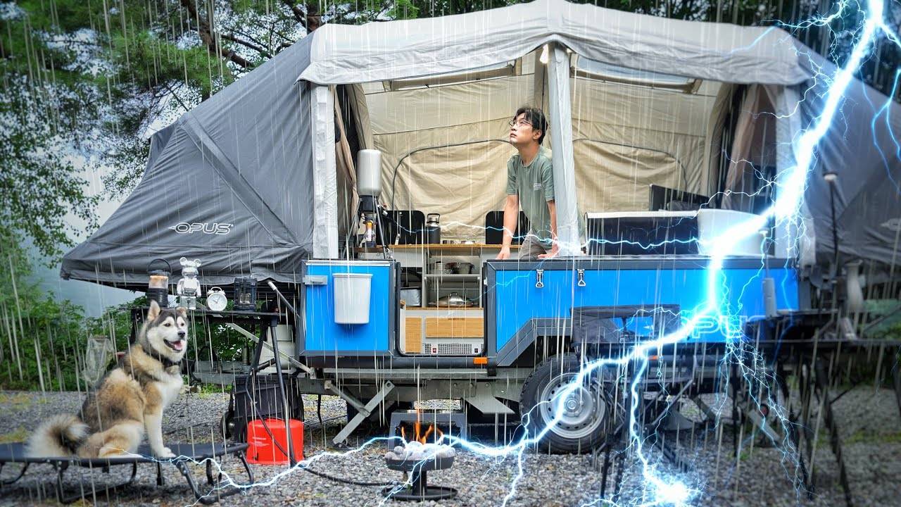 КЕМПИНГ ПОД ДОЖДЁМ! 🌧️ НОВЫЙ НАДУВНОЙ ПРИЦЕП-ПАЛАТКА смотреть онлайн