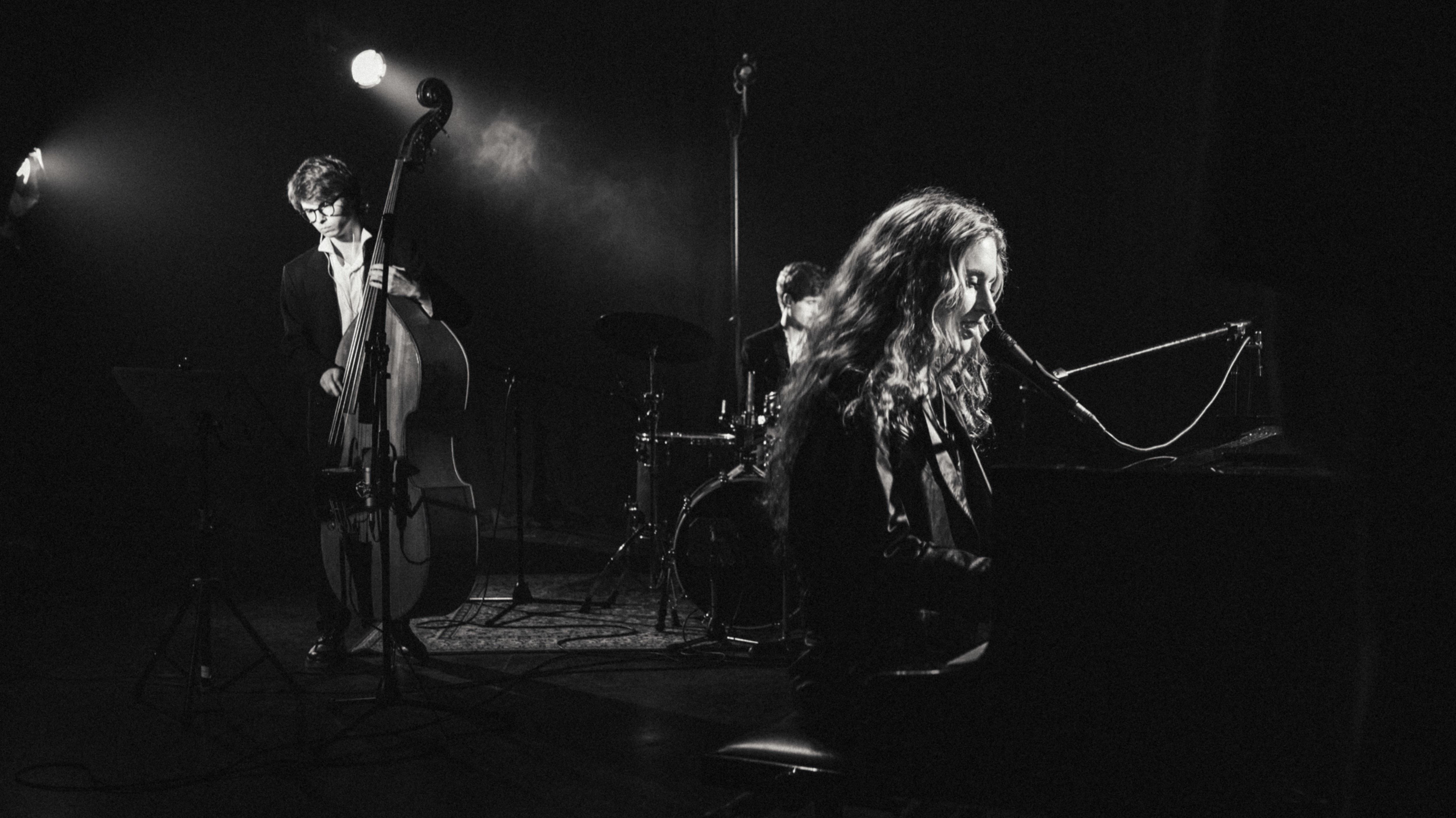 VIDEOGAMES #8 KIRA KABIROVA - MY HEART BELONGS TO DADDY (JULIE LONDON COVER)