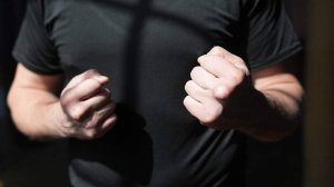 В Шахтах подростки избили сверстников за украденную водку с могилы участника СВО